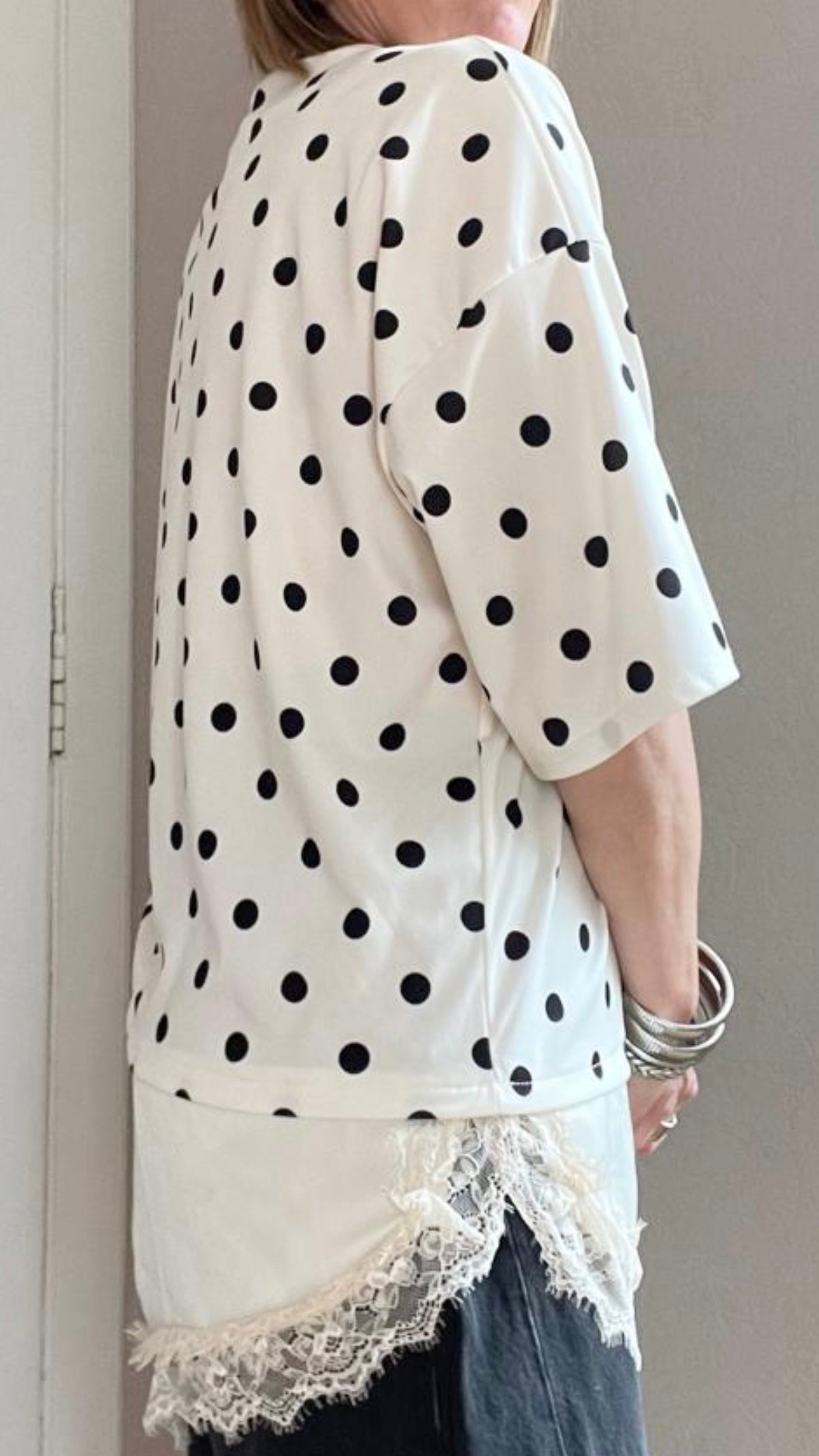 T-Shirt asymétrique à pois blanc